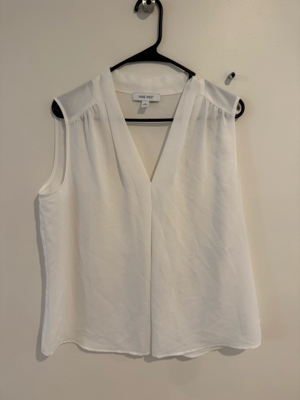 Nine West White Sleeveless V-Neck Camisole Top